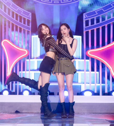 BLACKPINK
lisoo