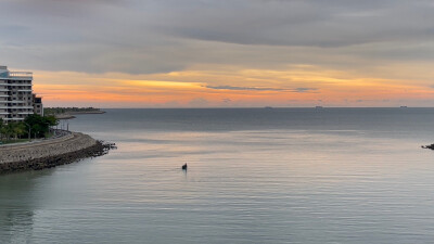 那年夏天 吹着海风 看着晚霞 有你有我