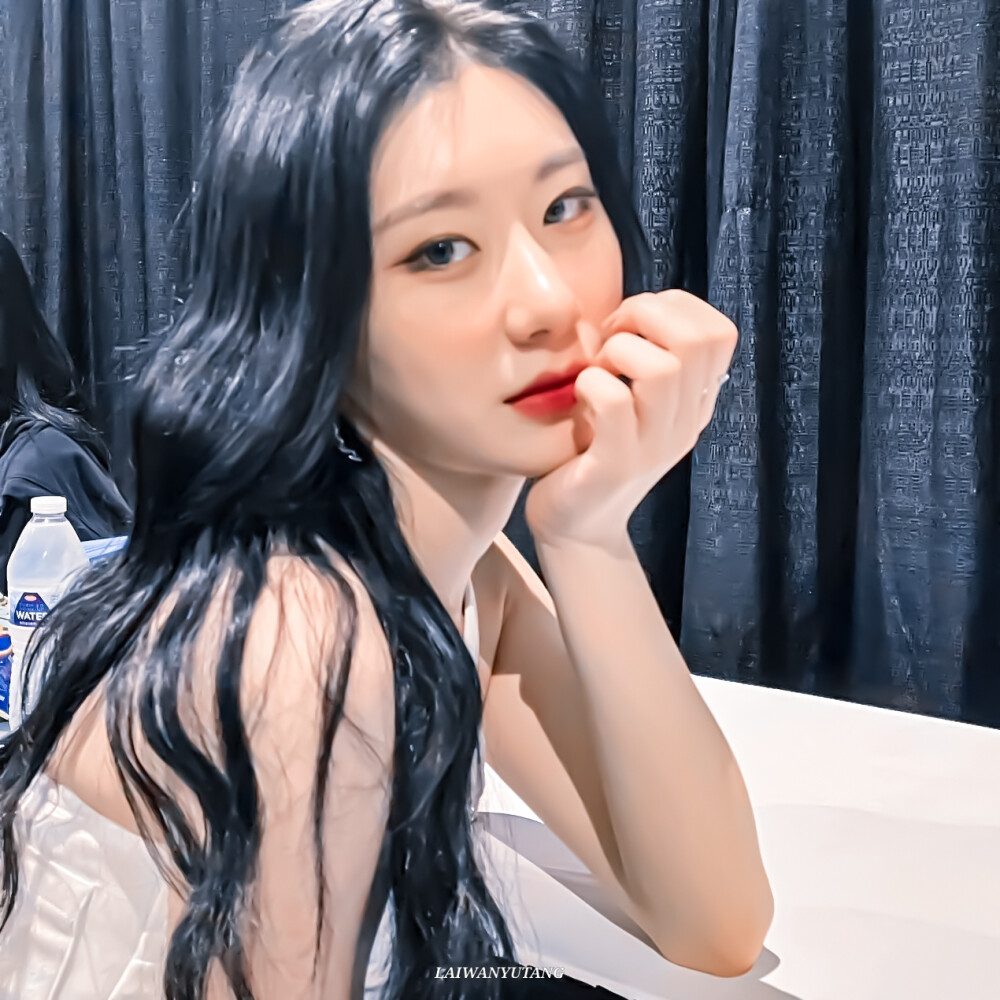 李彩领 // ଘ(੭ˊᵕˋ)੭
