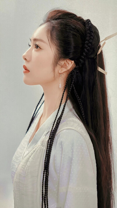 "倘若我问心有愧呢？"
周芷若
cr@绯色失控
#蔡文静cos周芷若# ​