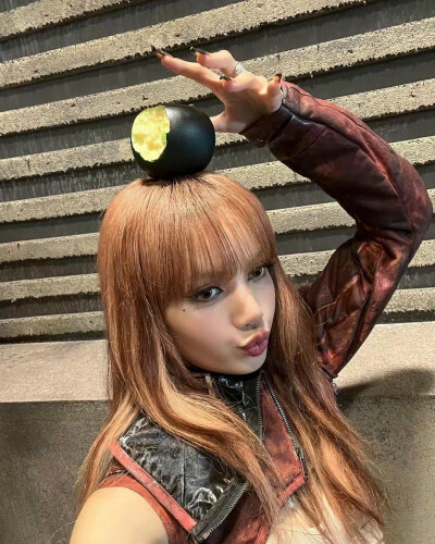 人间芭比Lalisa
ig：lalalalisa_m