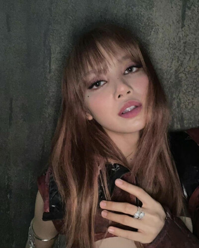 人间芭比Lalisa
ig：lalalalisa_m