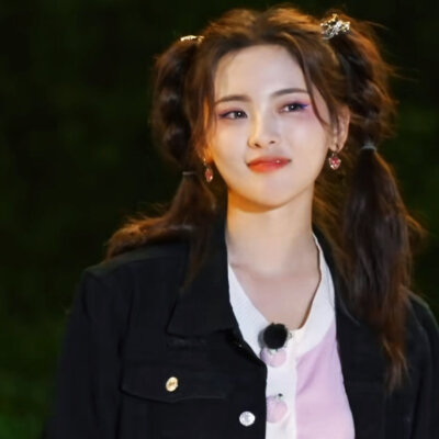 杨超越头像
