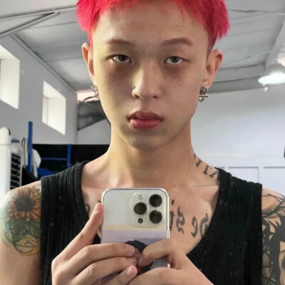 图源网络
侵权速删
文案|“爱在黎明前”