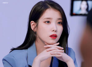 IU 李知恩 动图