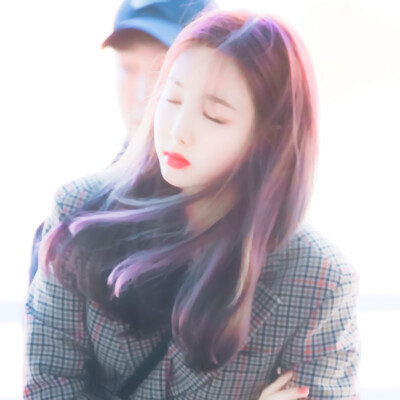 迷迷糊糊睡醒那一瞬间好想你
-林娜琏