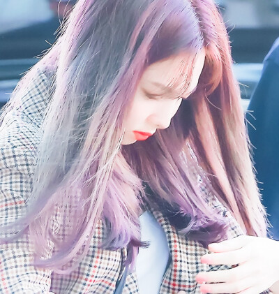 迷迷糊糊睡醒那一瞬间好想你
-林娜琏