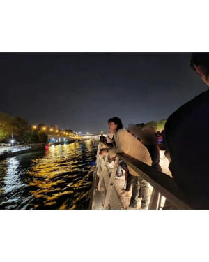 官方Instagram 黄铉辰