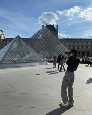 官方Instagram 黄铉辰