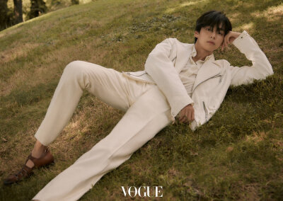 VOGUE 杂志更新
金泰亨 内页写真
