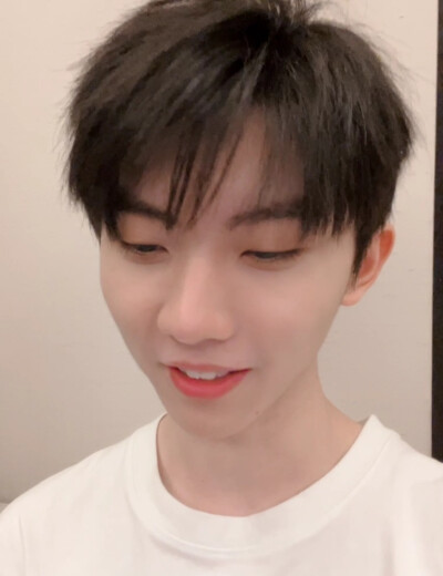 自截视频内容 拿图赞 二传标狼尾小7