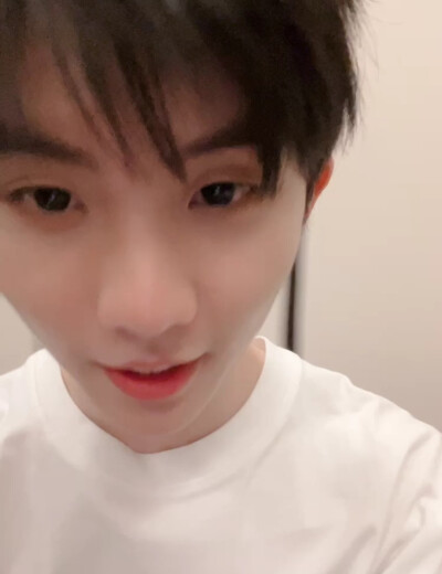 自截视频内容 拿图赞 二传标狼尾小7