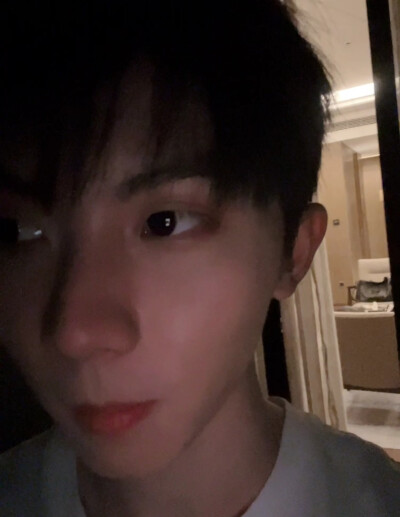 自截视频内容 拿图赞 二传标狼尾小1