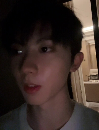 自截视频内容 拿图赞 二传标狼尾小1