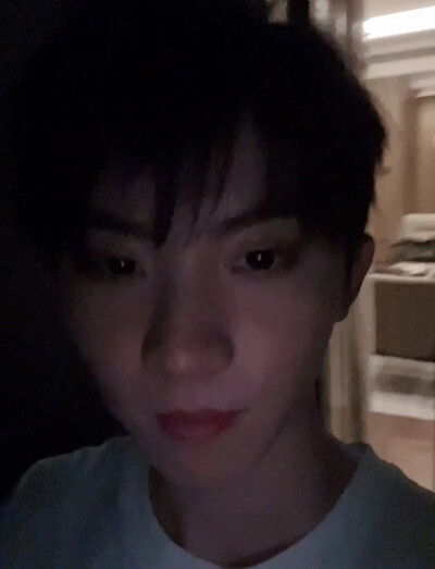 自截视频内容 拿图赞 二传标狼尾小7