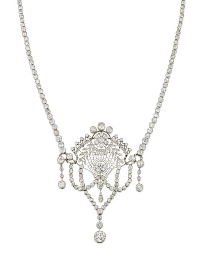 Christie's 佳士得伦敦春拍 钻石吊坠项链 约1910年 镶嵌老式和玫瑰式切割钻石，长44.0厘米，中心面板9.8厘米。成交价5万英镑