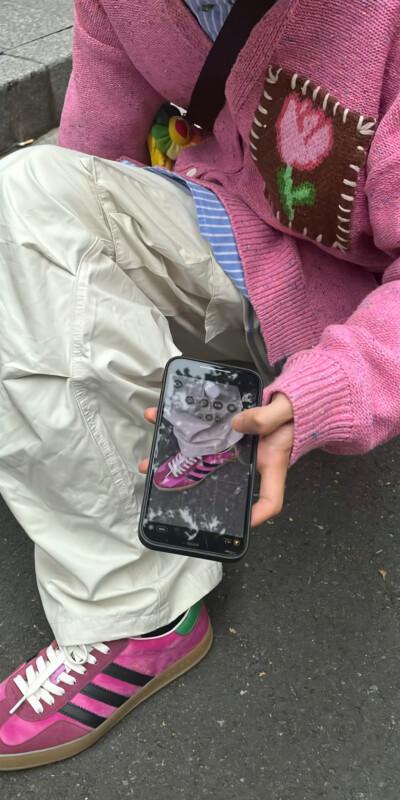 ins 锁屏壁纸
vr.MITAOBOBO_