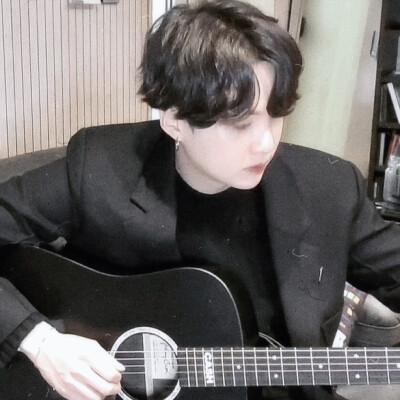 这把吉他只为你拨弦"
"原赴腥