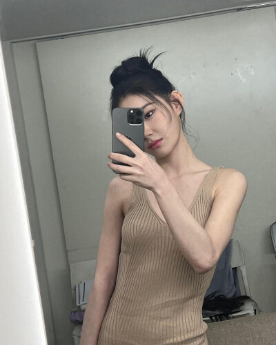 CHAERYEONG 李彩领