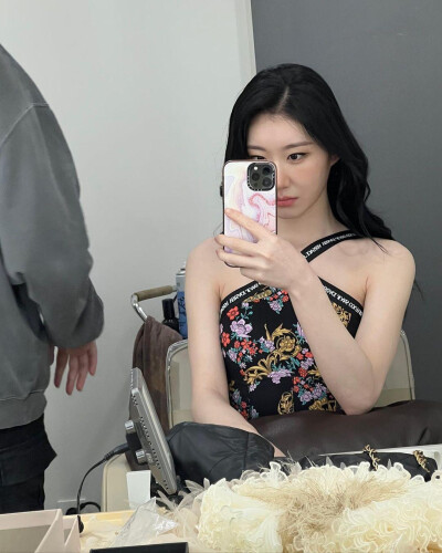 CHAERYEONG 李彩领