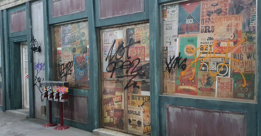 《-R-》
MV布景图