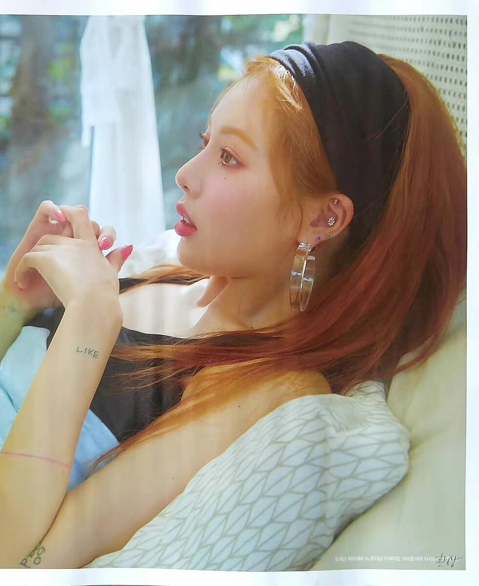 金泫雅 hyuna
©logo 侵权删.