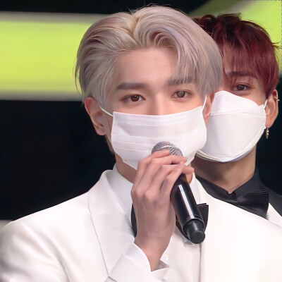 李泰容罗渽民可二改//简介
截图是实在没注意猴，修复的时候才看见大家自行打码一下吧