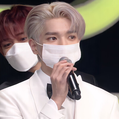 李泰容罗渽民可二改//简介
截图是实在没注意猴，修复的时候才看见大家自行打码一下吧