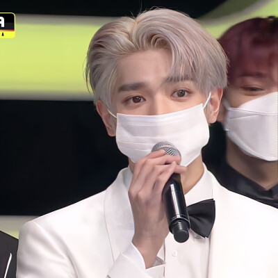 李泰容罗渽民可二改//简介
截图是实在没注意猴，修复的时候才看见大家自行打码一下吧