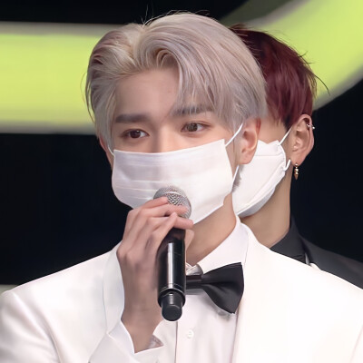 李泰容罗渽民可二改//简介
截图是实在没注意猴，修复的时候才看见大家自行打码一下吧