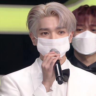 李泰容罗渽民可二改//简介
截图是实在没注意猴，修复的时候才看见大家自行打码一下吧