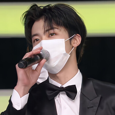 李泰容罗渽民可二改//简介
截图是实在没注意猴，修复的时候才看见大家自行打码一下吧