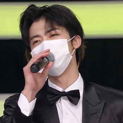 李泰容罗渽民可二改//简介
截图是实在没注意猴，修复的时候才看见大家自行打码一下吧