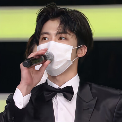 李泰容罗渽民可二改//简介
截图是实在没注意猴，修复的时候才看见大家自行打码一下吧