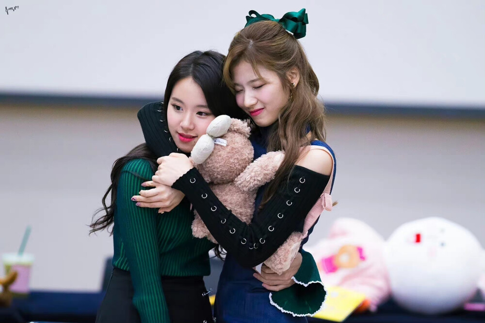 TWICE ｜Sana & 孙彩瑛
©logo 侵权删.