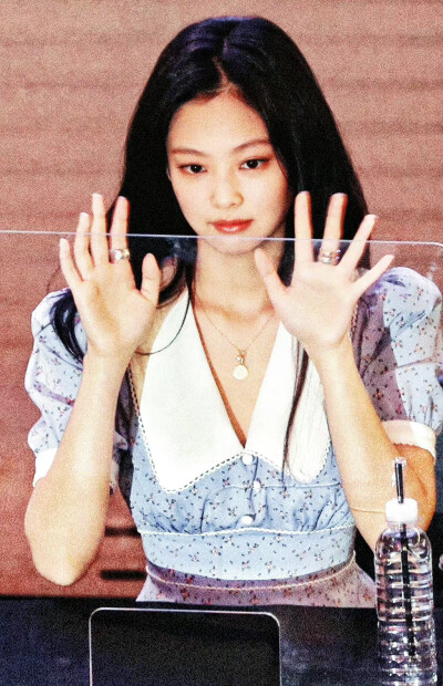 金智妮 JENNIE
cr.绿枝胡同