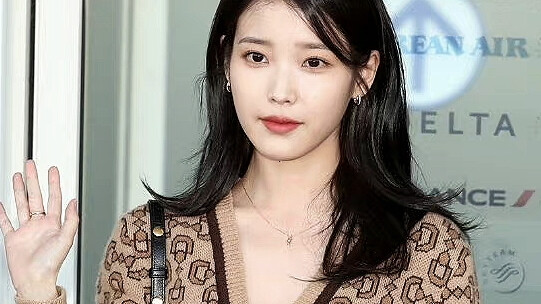 IU