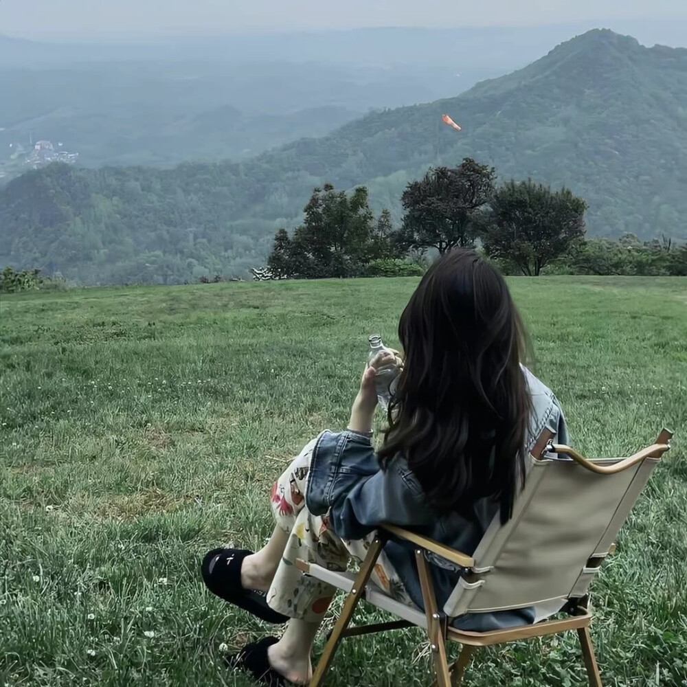 街角的白山茶偷窥了少女的热爱