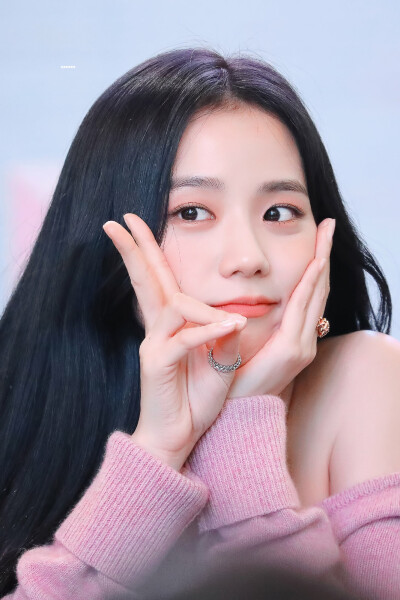 Jisoo | 220925 汝爱岛签售饭拍
cr: ODD_0103