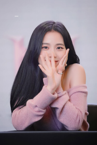 Jisoo | 220925 汝爱岛签售饭拍
cr: ODD_0103