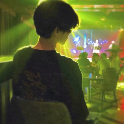 帅气男孩