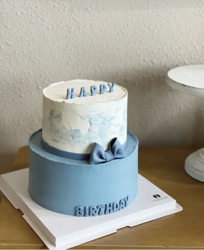 多蓝+少紫+一点点黑