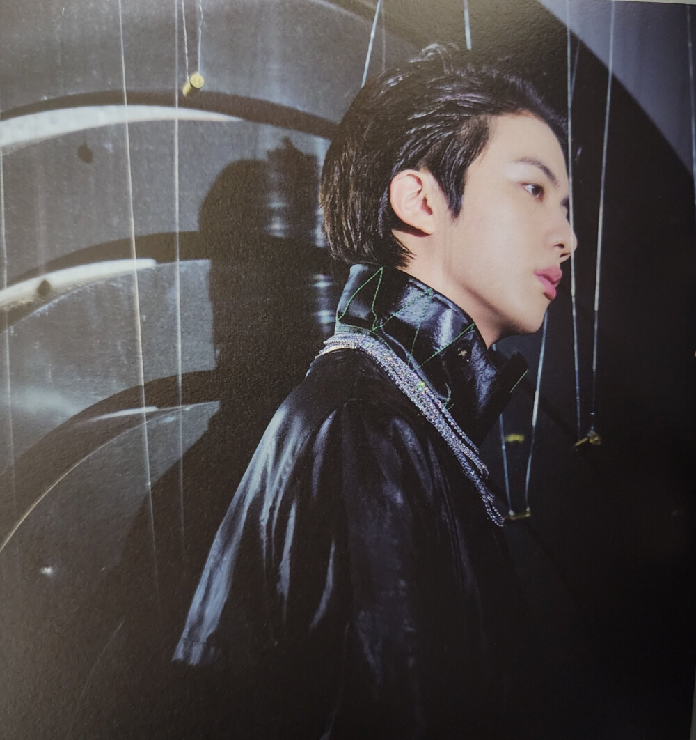 金硕珍
"Proof" Collector’s Edition Photobook扫图
cr:royalblue_j