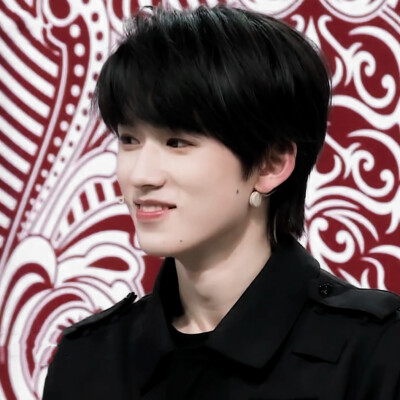 我追随沿海的落日与你共赴浪漫.
原©藏在白云里