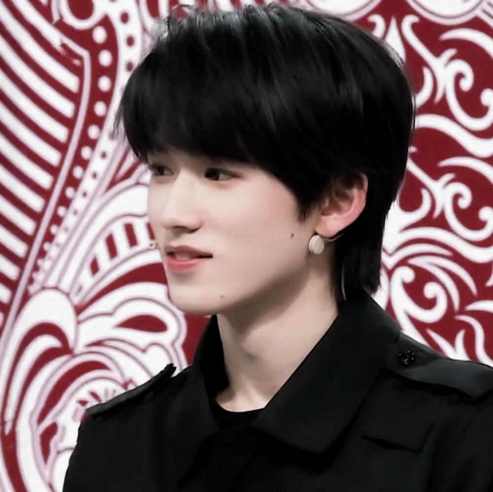 我追随沿海的落日与你共赴浪漫.
原©藏在白云里