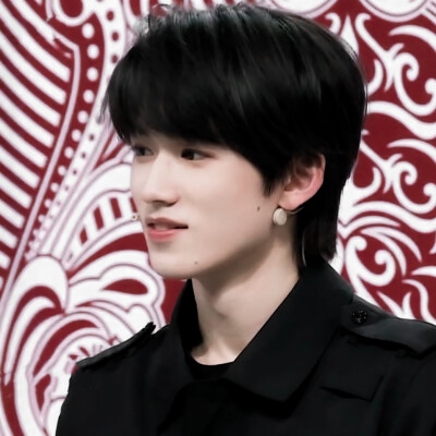 我追随沿海的落日与你共赴浪漫.
原©藏在白云里