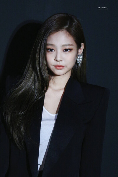 jennie solo