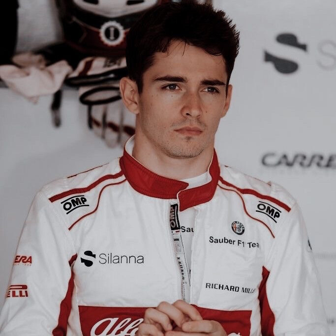 夏尔·勒克莱尔
Charles·Leclerc
F1 法拉利车手 夏乐扣
但凡他长得丑点，车开得烂点，性格差点，运气好点…我都不会如此难受