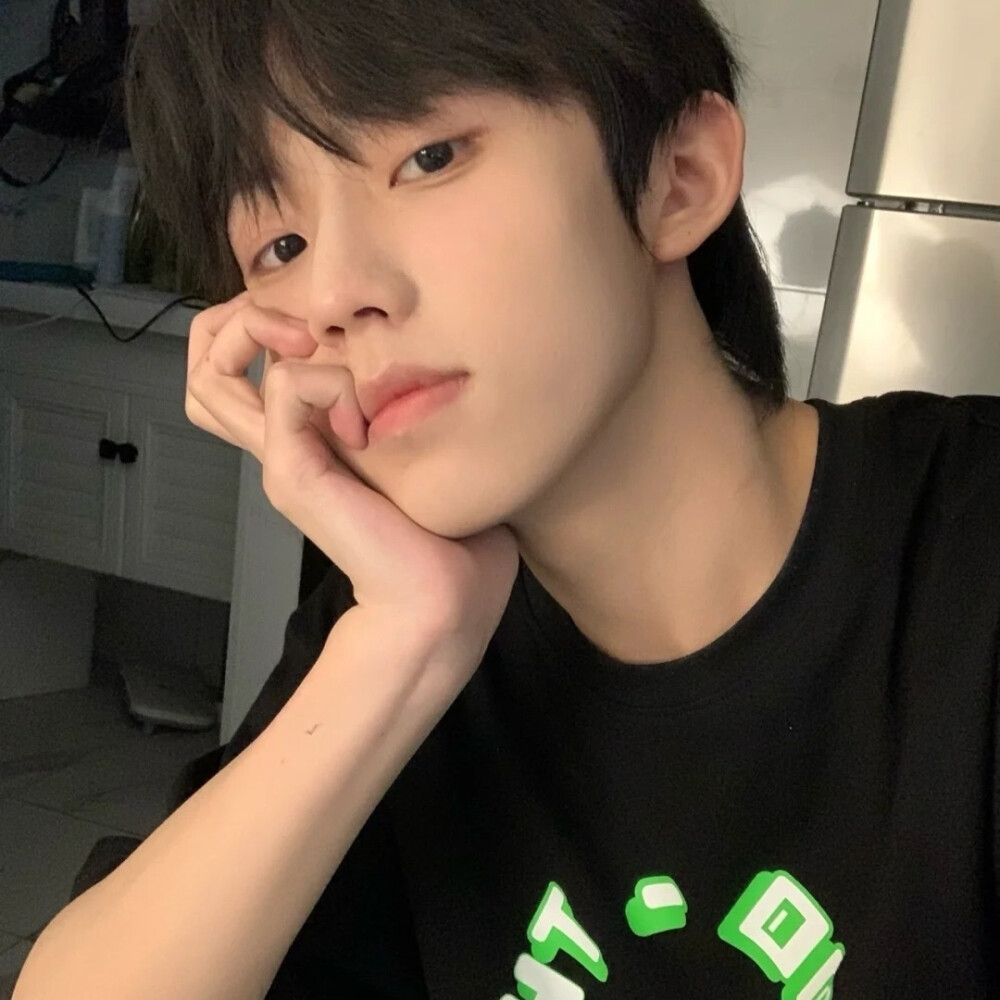 真人男生头像高清男头素质拿图