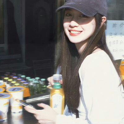 玫瑰可以在荒野盛开 深海也可以拥有星光.